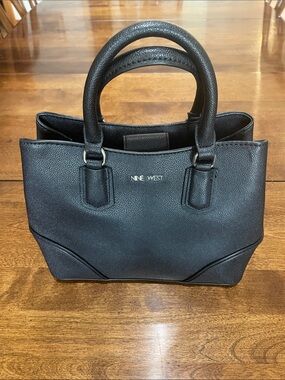 Nine West Handbag With a
Add On Shoulder Strap